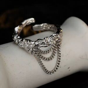 Elegant 925 Silver Chain Ring